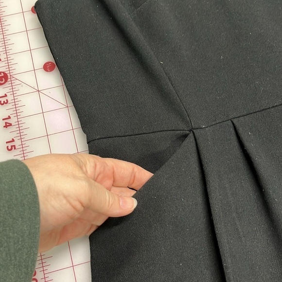 LOFT Cap Sleeve Scoop Neck "Little Black Dress"  Two Pocket Career Dress SZ 8 - Picture 6 of 14